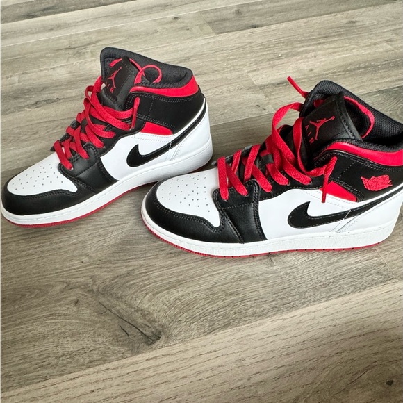 Air Jordan Mid 1 - Picture 6 of 16